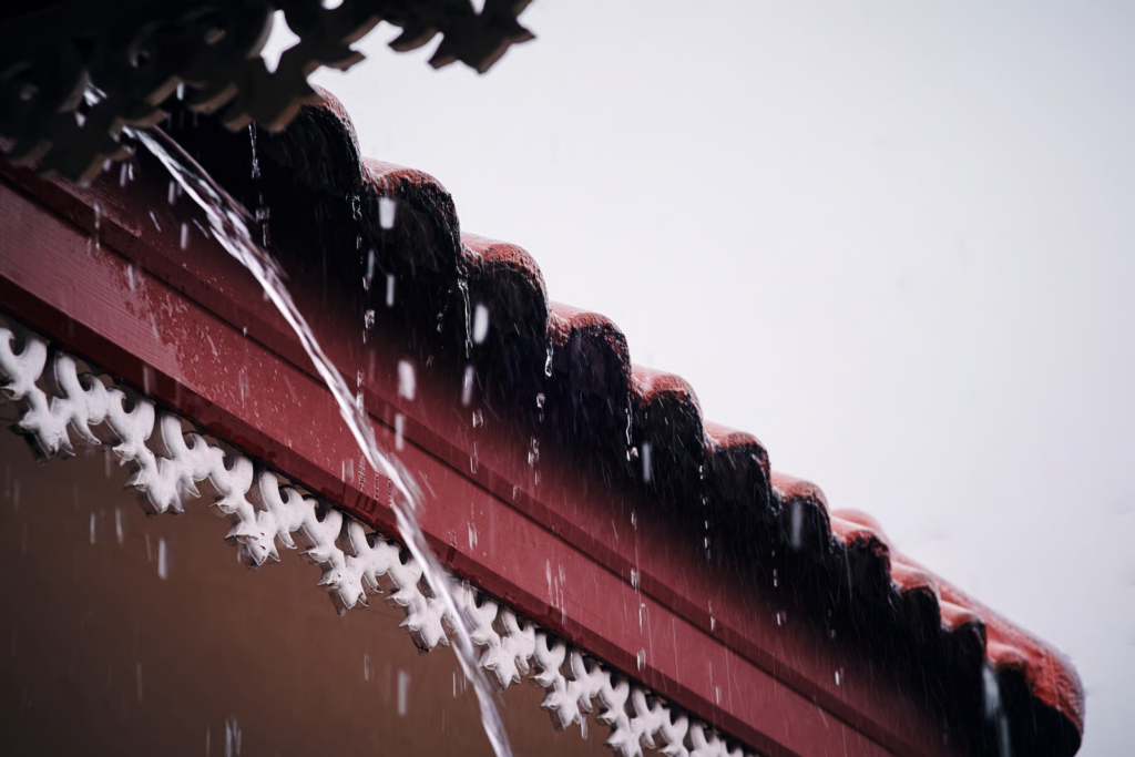 Signs Your Roof Is Leaking 